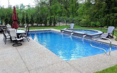 Fiberglass Pools With Tanning Ledges: What Are Your Options?