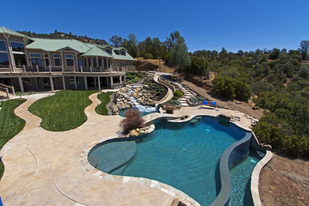 Freeform Pool - Pinnacle Pools and Spas